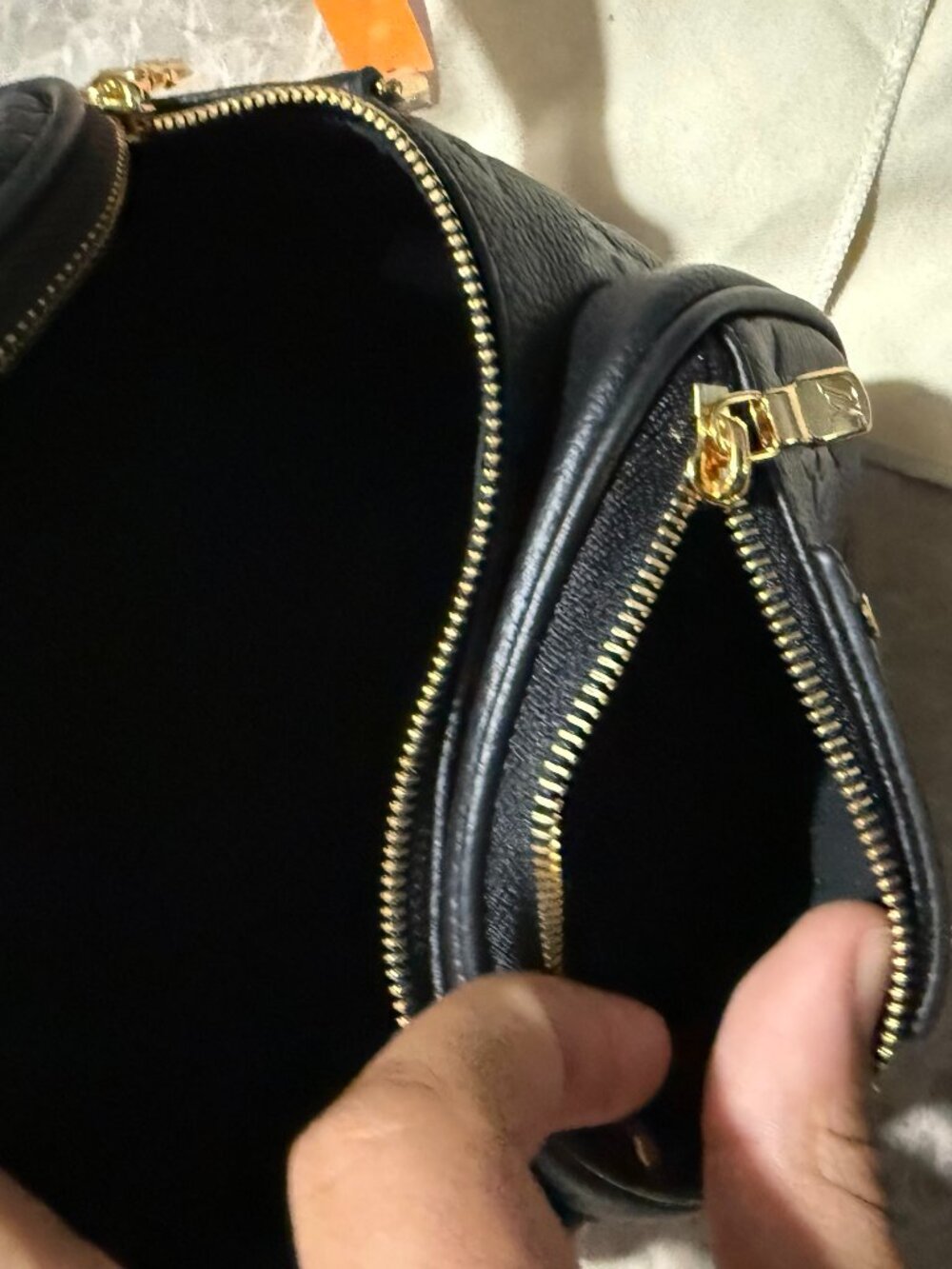 STUNNING Master Quality Fashion Leather Bumbag! All Black LOGO Leather w/LV BOX! - Picture 6 of 7